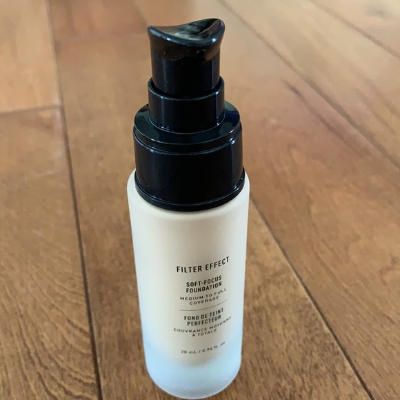 Filter Effect Soft-Focus Foundation - Picture 3 of 4